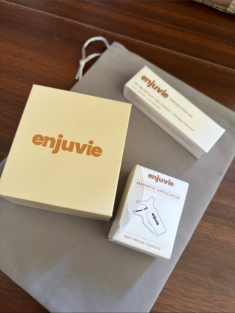 BNIB Enjuvie Magnetic eyelashes - soft whisper